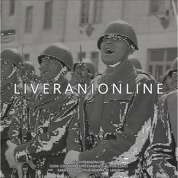 RETROSPETTIVA GIANNI MORANDI CANTANTE NELLA FOTO GIANNI MORANDI MILITARE AL GIURAMENTO AD ARMA DI TAGGIA NELL\'ANNO 1967 AG ALDO LIVERANI SAS