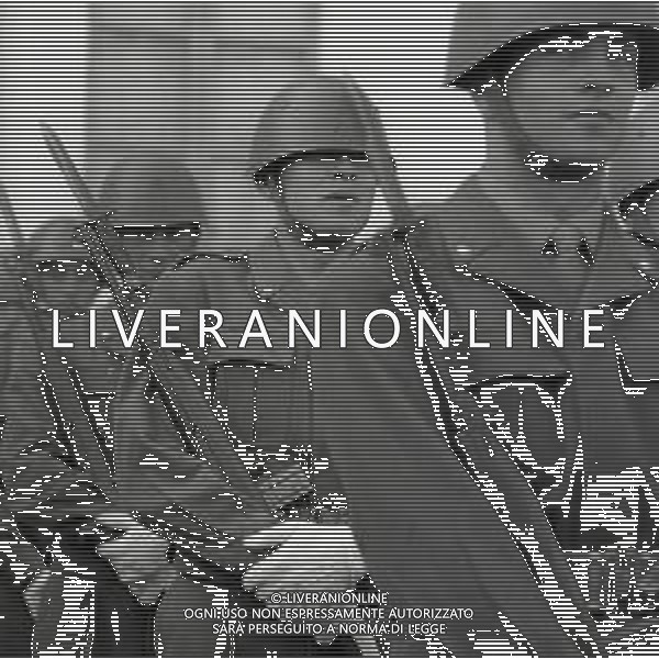 RETROSPETTIVA GIANNI MORANDI CANTANTE NELLA FOTO GIANNI MORANDI MILITARE AL GIURAMENTO AD ARMA DI TAGGIA NELL\'ANNO 1967 AG ALDO LIVERANI SAS