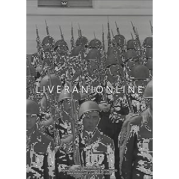 RETROSPETTIVA GIANNI MORANDI CANTANTE NELLA FOTO GIANNI MORANDI MILITARE AL GIURAMENTO AD ARMA DI TAGGIA NELL\'ANNO 1967 AG ALDO LIVERANI SAS