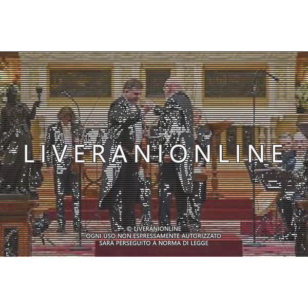 Basilica di Sant\'Antonio, Padova (Pd), Italia, 21/06/2020 Nella foto: Il Primo Violino Lucio Degani e il Direttore Giuliano Carella ©Simone Piccirilli - Alessio Marini / AGENZIA ALDO LIVERANI SAS - Solstizio in Musica Concerto in Onore di Sant\'Antonio a Padova 21.06.2020