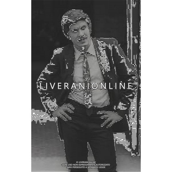 RETROSPETTIVA GIANNI MORANDI CANTANTE NELLA FOTO GIANNI MORANDI NEL FILM“LE CASTAGNE SONO BUONE“ NELL\'ANNO 1970 AG ALDO LIVERANI SAS