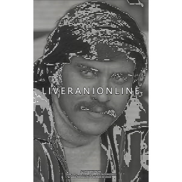 RETROSPETTIVA GIANNI MORANDI CANTANTE NELLA FOTO GIANNI MORANDI NEL FILM“LE CASTAGNE SONO BUONE“ NELL\'ANNO 1970 AG ALDO LIVERANI SAS