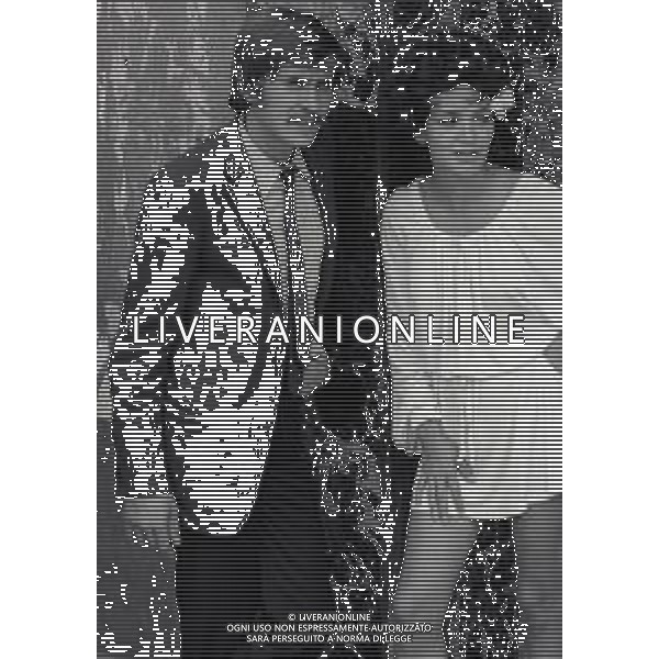 RETROSPETTIVA GIANNI MORANDI CANTANTE NELLA FOTO GIANNI MORANDI CON LAURA EFRIKIAN NEL FILM“LE CASTAGNE SONO BUONE“ NELL\'ANNO 1970 AG ALDO LIVERANI SAS