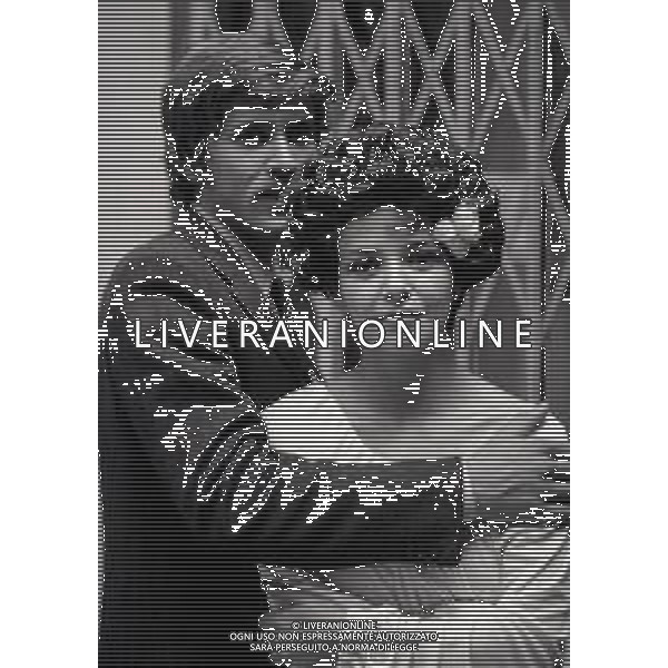 RETROSPETTIVA GIANNI MORANDI CANTANTE NELLA FOTO GIANNI MORANDI CON LAURA EFRIKIAN NEL FILM“LE CASTAGNE SONO BUONE“ NELL\'ANNO 1970 AG ALDO LIVERANI SAS