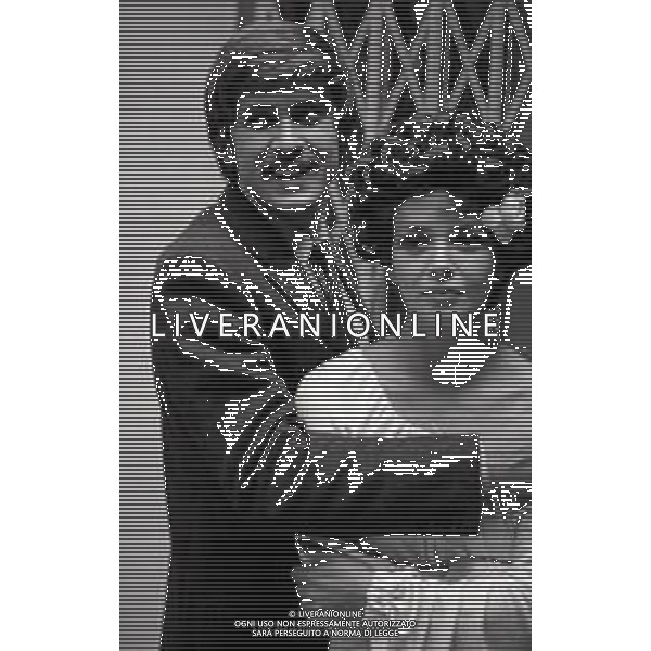 RETROSPETTIVA GIANNI MORANDI CANTANTE NELLA FOTO GIANNI MORANDI CON LAURA EFRIKIAN NEL FILM“LE CASTAGNE SONO BUONE“ NELL\'ANNO 1970 AG ALDO LIVERANI SAS