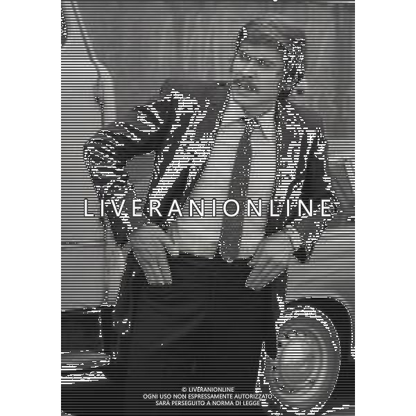 RETROSPETTIVA GIANNI MORANDI CANTANTE NELLA FOTO GIANNI MORANDI NEL FILM“LE CASTAGNE SONO BUONE“ NELL\'ANNO 1970 AG ALDO LIVERANI SAS