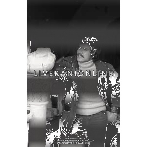 RETROSPETTIVA GIANNI MORANDI CANTANTE NELLA FOTO GIANNI MORANDI NEL FILM“LE CASTAGNE SONO BUONE“ NELL\'ANNO 1970 AG ALDO LIVERANI SAS