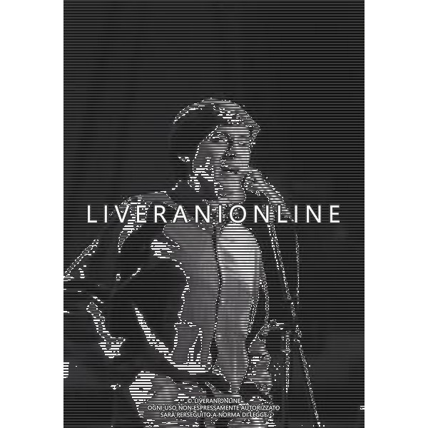 RETROSPETTIVA GIANNI MORANDI CANTANTE NELLA FOTO GIANNI MORANDI A SANREMO NELL\'ANNO 1980 AG ALDO LIVERANI SAS 