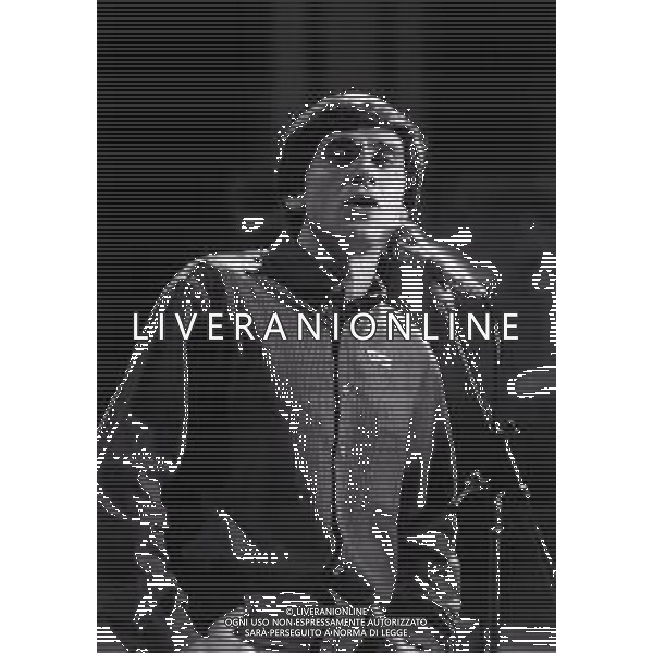 RETROSPETTIVA GIANNI MORANDI CANTANTE NELLA FOTO GIANNI MORANDI A SANREMO NELL\'ANNO 1980 AG ALDO LIVERANI SAS 