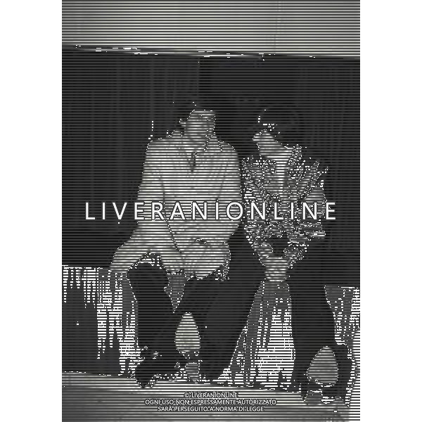 RETROSPETTIVA GIANNI MORANDI CANTANTE NELLA FOTO GIANNI MORANDI A SANREMO NELL\'ANNO 1980 CON BOBBY SOLO AG ALDO LIVERANI SAS 