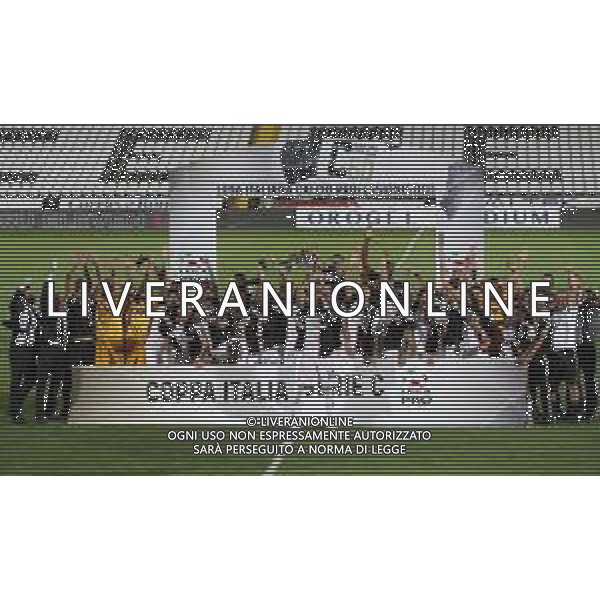 Finale coppa Italia Serie C Ternana Calcio - Juventus Under 23 27/06/2020 nella foto: esultanza della juventus, festeggiamenti per la vittoria della coppa italia - la squadra con il trofeo ©Claudio Zamagni/Agenzia Aldo Liverani / AGENZIA ALDO LIVERANI SAS