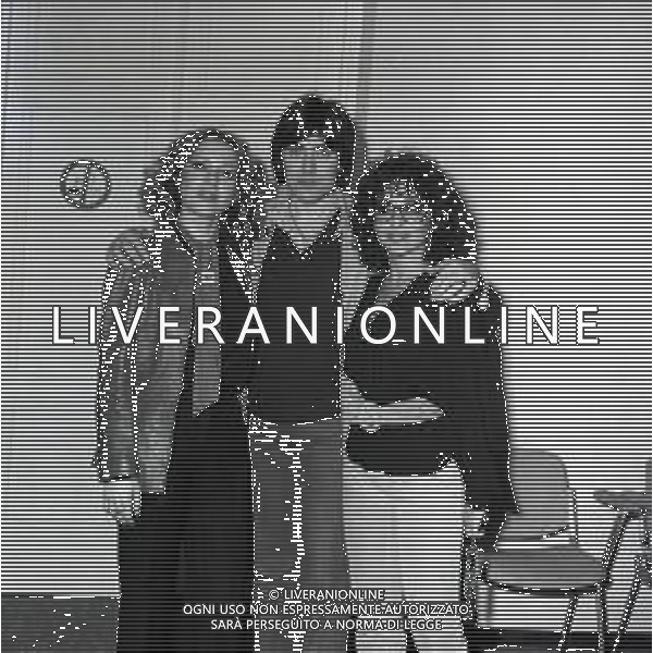 Mal, noto anche come o Mal Ryder, pseudonimo di Paul Bradley Couling, è un cantante e attore britannico naturalizzato italiano NELLA FOTO MAL PREMIO CON MARINA MARFOGLIA- MARINA FABBRI E IL MAESTRO MARINO MARINI NELL\'ANNO 1979 A CAMPIONE D\'ITALIA AG ALDO LIVERANI SAS 