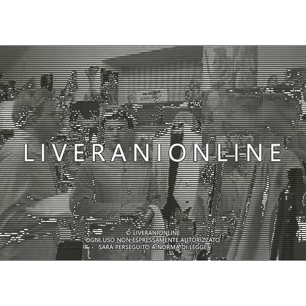 RETROSPETTIVA RENATO POZZETTO ATTORE NELLA FOTO RENATO POZZETTO NEL FILM“LUNA DI MIELE IN TRE“ CON STEFANIA CASINI NELL\'ANNO 1975 AG ALDO LIVERANI SAS