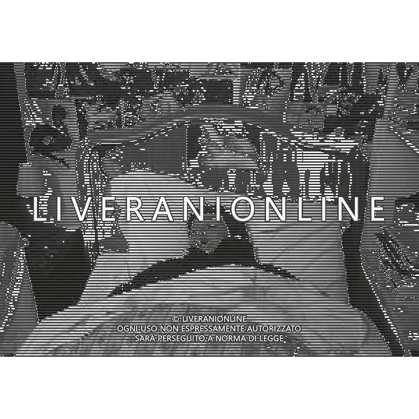 RETROSPETTIVA RENATO POZZETTO ATTORE NELLA FOTO RENATO POZZETTO NEL FILM“LUNA DI MIELE IN TRE“ NELL\'ANNO 1975 AG ALDO LIVERANI SAS