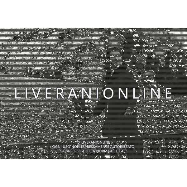RETROSPETTIVA RENATO POZZETTO ATTORE NELLA FOTO RENATO POZZETTO NEL FILM“LUNA DI MIELE IN TRE“ NELL\'ANNO 1975 AG ALDO LIVERANI SAS