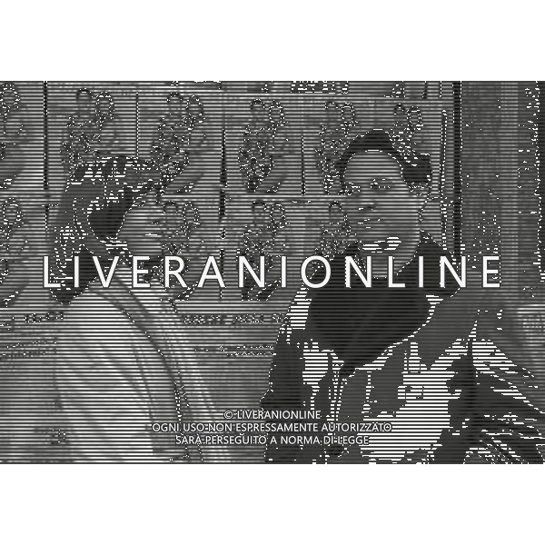 RETROSPETTIVA RENATO POZZETTO ATTORE NELLA FOTO RENATO POZZETTO NEL FILM“LUNA DI MIELE IN TRE“ CON STEFANIA CASINI NELL\'ANNO 1975 AG ALDO LIVERANI SAS