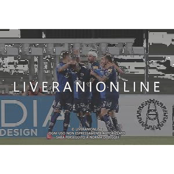 Verona (VR), Italia, 29 Giugno 2020, Stadio Marc\'Antonio Bentegodi, 31° giornata campionato di calcio Serie BKT 2019/2020, incontro tra le squadre del Chievo Verona e del Frosinone Calcio, nella foto: l\'esultanza di Obi e dei compagni di squadra ©Davide casentini / AGENZIA ALDO LIVERANI SAS