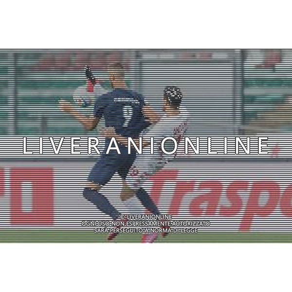 Campionato di Calcio Serie C - Lega Pro 2019/2020 Padova, Italia, 30 giugno 2020 PLAYOFF Padova VS Sambenedettese Nella foto: Iacopo Cernigoi (Sambenedettese) anticipato da Sini≈°a Anƒëelkovic (Padova) ©Mattia Radoni / AGENZIA ALDO LIVERANI SAS
