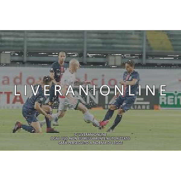 Campionato di Calcio Serie C - Lega Pro 2019/2020 Padova, Italia, 30 giugno 2020 PLAYOFF Padova VS Sanbenedettese Nella foto: Emil Hallfredsson (Padova) in contrasto con Ludovico Rocchi (Sambenedettese) ©Mattia Radoni - Alessio Marini / AGENZIA ALDO LIVERANI SAS