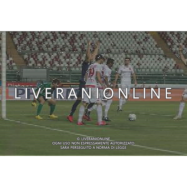 Campionato di Calcio Serie C - Lega Pro 2019/2020 Padova, Italia, 30 giugno 2020 PLAYOFF Padova VS Sanbenedettese Nella foto: Le proteste di Iacopo Cernigoi (Sambenedettese) per il possibile intervento di mano di Joel Baraye (Padova) ©Mattia Radoni - Alessio Marini / AGENZIA ALDO LIVERANI SAS