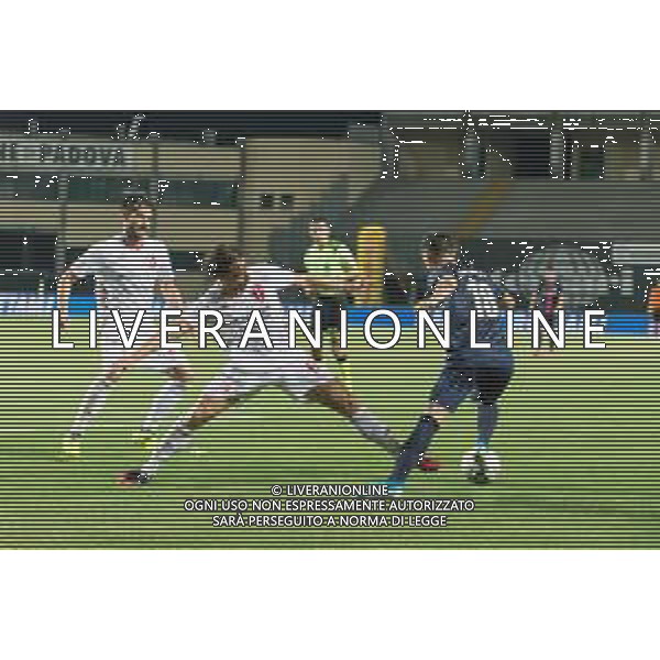 Campionato di Calcio Serie C - Lega Pro 2019/2020 Padova, Italia, 30 giugno 2020 PLAYOFF Padova VS Sanbenedettese Nella foto: Marco Frediani (Sambenedettese) riesce nel dribbling contro Matteo Mandorlini (Padova) ©Mattia Radoni - Alessio Marini / AGENZIA ALDO LIVERANI SAS