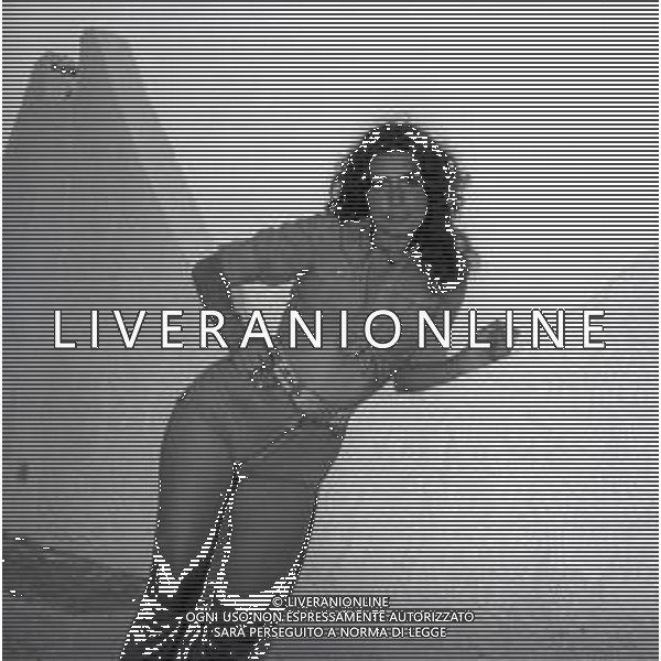 RETROSPETTIVA LOREDANA BERTE\' CANTANTE NELLA FOTO LOREDANA BERTE\' ALLA BUSSOLA NELL\'ANNO 1975 AG ALDO LIVERANI SAS 