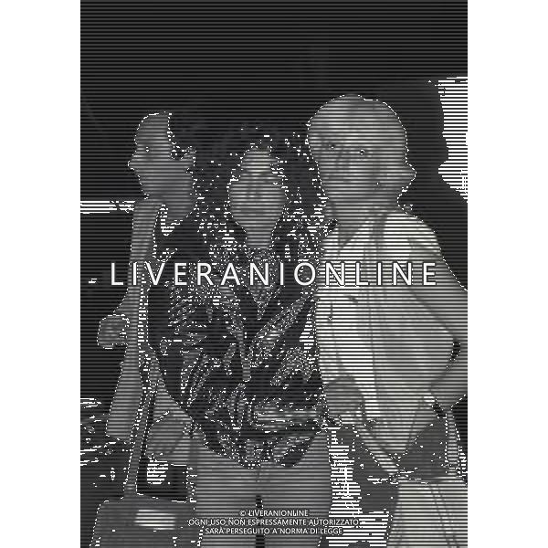RETROSPETTIVA LOREDANA BERTE\' CANTANTE NELLA FOTO LOREDANA BERTE\' CON DONATELLA RETTORE A VERONA AL FESTIVALBAR NELL\'ANNO 1979 AG ALDO LIVERANI SAS 