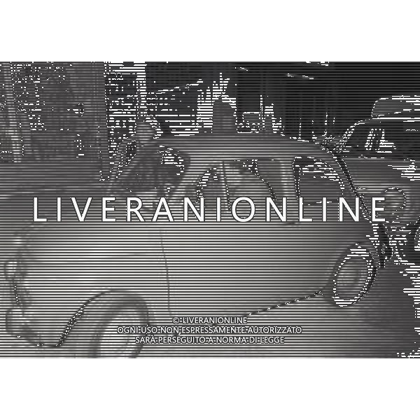 RETROSPETTIVA LOREDANA BERTE\' CANTANTE NELLA FOTO LOREDANA BERTE\'ALLO STUDIO 54 A MILANO CON MARIO LAVEZZI NELL\'ANNO 1980 AG ALDO LIVERANI SAS