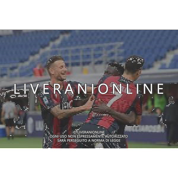 BOLOGNA - CAGLIARI CAMPIONATO CALCIO SERIE A TIM 01.07.2020 NELLA FOTO ESULTANZA DOPO IL GOL DI MUSA BARROW CON ORSOLINI ©OPTIMAFOTO / AGENZIA ALDO LIVERANI SAS