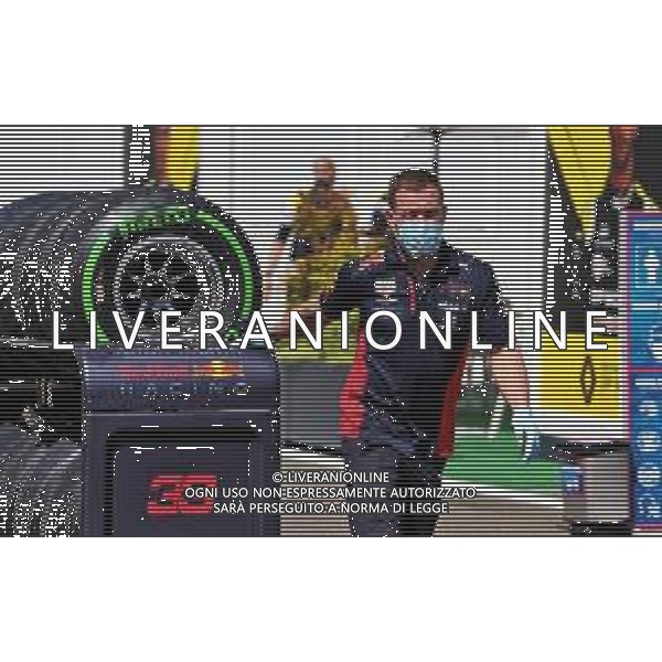 Paddock atmosphere - Red Bull Racing mechanic with Pirelli tyres. 02.07.2020. Formula 1 World Championship, Rd 1, Austrian Grand Prix, Spielberg, Austria, Preparation Day. / AGENZIA ALDO LIVERANI SAS - ITALY ONLY EDITORIAL USE ONLY