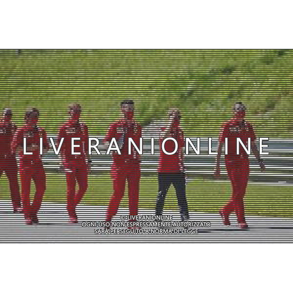 Sebastian Vettel (GER) Ferrari walks the circuit with the team. 02.07.2020. Formula 1 World Championship, Rd 1, Austrian Grand Prix, Spielberg, Austria, Preparation Day. / AGENZIA ALDO LIVERANI SAS - ITALY ONLY EDITORIAL USE ONLY