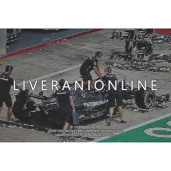 Mercedes AMG F1 W11 pushed down the pit lane by mechanics. 02.07.2020. Formula 1 World Championship, Rd 1, Austrian Grand Prix, Spielberg, Austria, Preparation Day. / AGENZIA ALDO LIVERANI SAS - ITALY ONLY EDITORIAL USE ONLY