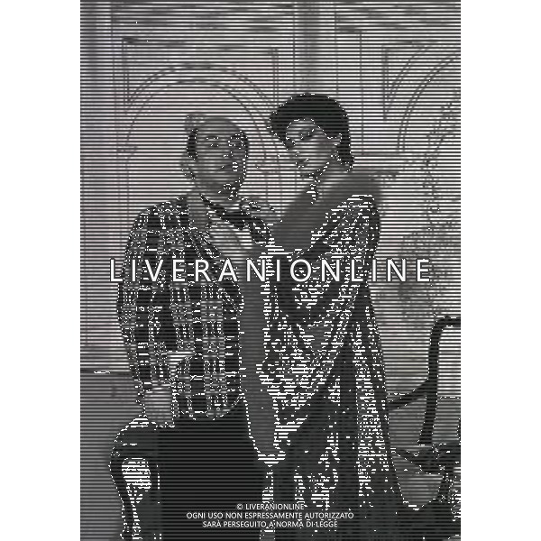 TRASMISSIONE TELEVISIVA “ RISATISSIMA“ NELLA FOTO EDWIGE FENECH CON LINO BANFI NELL\'ANNO 1985 AG ALDO LIVERANI SAS