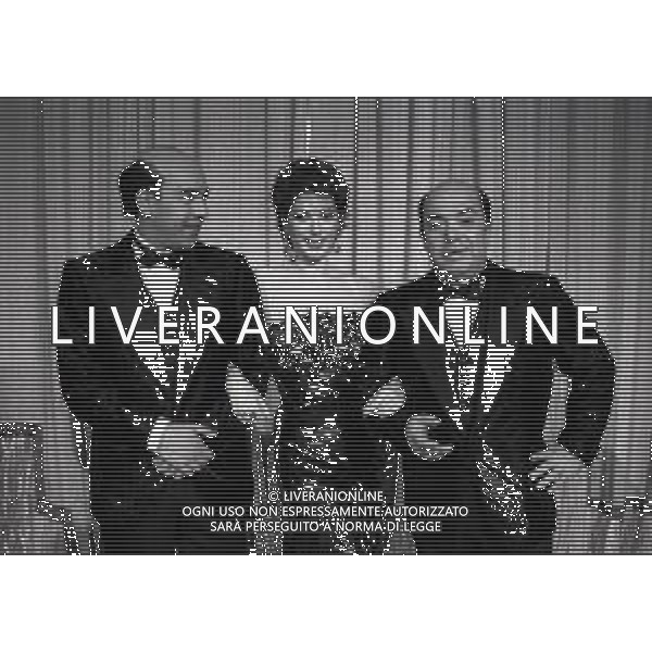 TRASMISSIONE TELEVISIVA “ RISATISSIMA“ NELLA FOTO EDWIGE FENECH CON LINO BANFI E ALFREDO PAPA NELL\'ANNO 1985 AG ALDO LIVERANI SAS