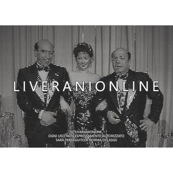 TRASMISSIONE TELEVISIVA “ RISATISSIMA“ NELLA FOTO EDWIGE FENECH CON LINO BANFI E ALFREDO PAPA NELL\'ANNO 1985 AG ALDO LIVERANI SAS