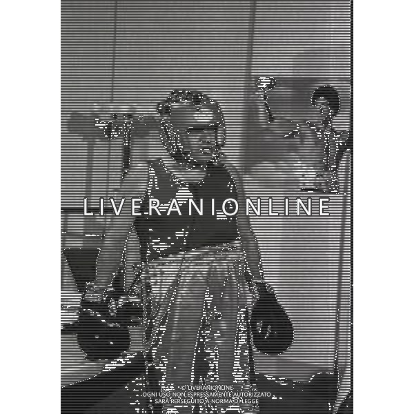 TRASMISSIONE TELEVISIVA “ RISATISSIMA“ NELLA FOTO PAOLO VILLAGGIO NELL\'ANNO 1985 AG ALDO LIVERANI SAS