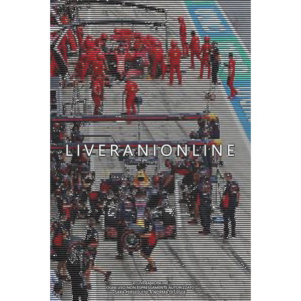 Alexander Albon (THA) Red Bull Racing RB16 and Sebastian Vettel (GER) Ferrari SF1000 in the pits. 03.07.2020. Formula 1 World Championship, Rd 1, Austrian Grand Prix, Spielberg, Austria, Practice Day. / AGENZIA ALDO LIVERANI SAS - ITALY ONLY EDITORIAL USE ONLY