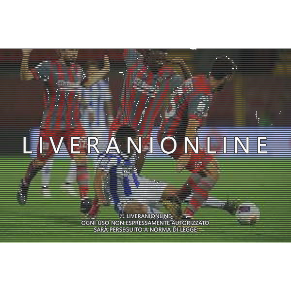 Campionato di Calcio Serie B 2019/2020 Cremona, Italia, 03 luglio 2020 Cremonese vs Pescara Nella foto: Memushaj (Pescara) viene atterrato da Kingsley (Cremonese) AGENZIA LM MEDIA-AG ALDO LIVERANI SAS