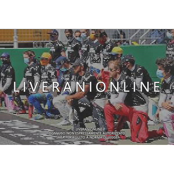 Some of the drivers take a knee on the grid, all wearing \'End Racism\' T-shirts. 05.07.2020. Formula 1 World Championship, Rd 1, Austrian Grand Prix, Spielberg, Austria, Race Day. / AGENZIA ALDO LIVERANI SAS - ITALY ONLY EDITORIAL USE ONLY