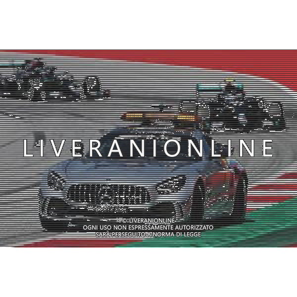 Valtteri Bottas (FIN) Mercedes AMG F1 W11 leads behind the FIA Safety Car. 05.07.2020. Formula 1 World Championship, Rd 1, Austrian Grand Prix, Spielberg, Austria, Race Day. / AGENZIA ALDO LIVERANI SAS - ITALY ONLY EDITORIAL USE ONLY