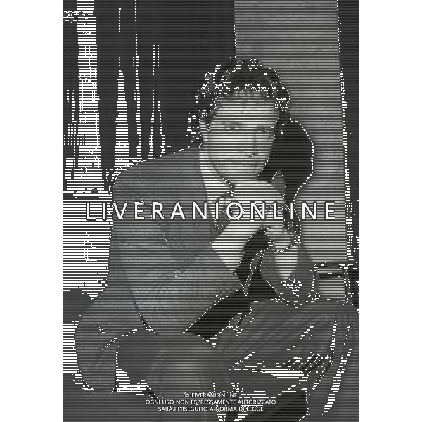 RETROSPETTIVA ENRICO MONTESANO ATTORE NELLA FOTO ENRICO MONTESANO NELL\'ANNO 1982 A MILANO AG ALDO LIVERANI SAS  
