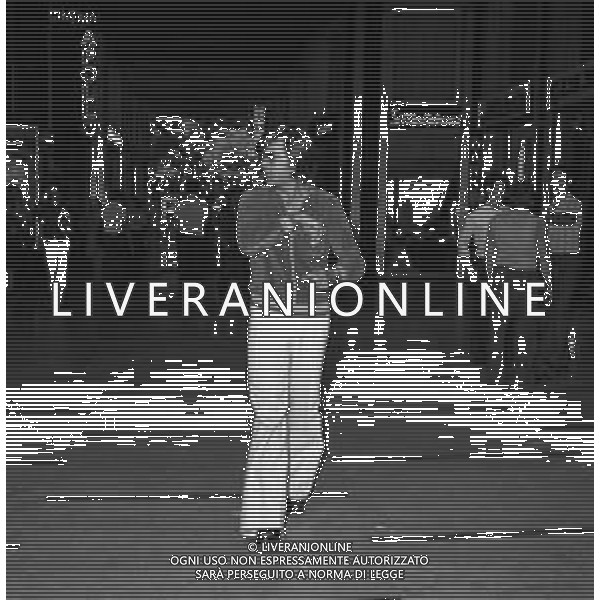 RETROSPETTIVA LITTLE TONY CANTANTE NELLA FOTO LITTLE TONY A MILANO NELL\'ANNO 1975 AG ALDO LIVERANI SAS  