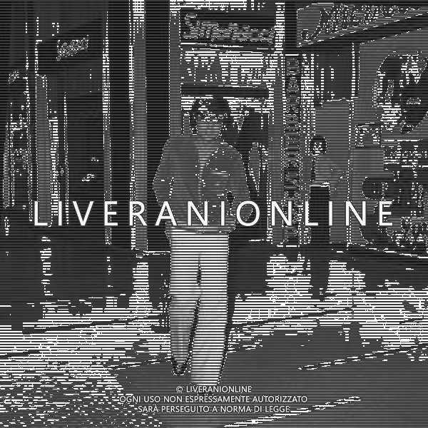 RETROSPETTIVA LITTLE TONY CANTANTE NELLA FOTO LITTLE TONY A MILANO NELL\'ANNO 1975 AG ALDO LIVERANI SAS  