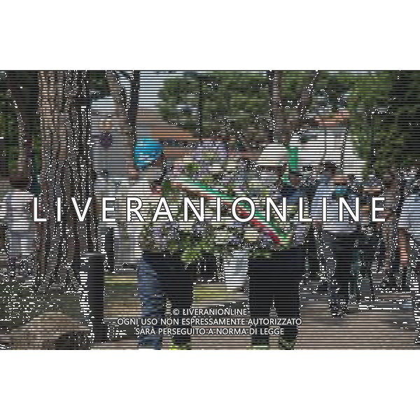 Cronaca Dalmine, Dalmine, Italia, 06 luglio 2020 Celebrazione Eucaristica nel giorno del 76° Anniversario del Bombardamento della Dalmine Nella foto: Omaggio Floreale per il Monumento ai Caduti della Dalmine AG ALDO LIVERANI -LM MEDIA-FOTO SILVIA COLOMBO