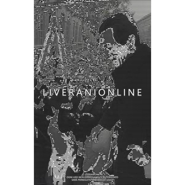 1980 SESTO SAN GIOVANNI INDUSTRIE DELLA BREDA INTERVENTO DEL SEGRETARIO GENERALE DEL PARTITO COMUNISTA ITALIANO NELLA FOTO ENRICO BERLINGUER PARLA AGLI OPERAI DELLA BREDA AG ALDO LIVERANI SAS