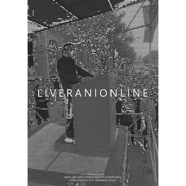 1980 SESTO SAN GIOVANNI INDUSTRIE DELLA BREDA INTERVENTO DEL SEGRETARIO GENERALE DEL PARTITO COMUNISTA ITALIANO NELLA FOTO ENRICO BERLINGUER PARLA AGLI OPERAI DELLA BREDA AG ALDO LIVERANI SAS