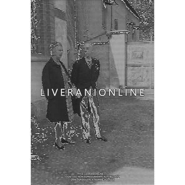 Campiglione Fenile 1970 - Matrimonio del Conte Ippolito Calvi di Bergolo Rocca Saporiti con Antonella San Martino D\'Aglie\' di San Germano (nipote di Paola Ruffo) - RETROSPETTIVA Nella foto Carlo Calvi di Bergolo con la moglie Iolanda di Savoia alle nozze del nipote ©ARCHIVIO / AGENZIA ALDO LIVERANI SAS