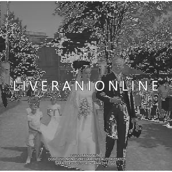 Campiglione Fenile 1970 - Matrimonio del Conte Ippolito Calvi di Bergolo Rocca Saporiti con Antonella San Martino D\'Aglie\' di San Germano (nipote di Paola Ruffo) - RETROSPETTIVA Nella foto La sposa accompagnata dal padre il marchese Casimiro San Martino di San Germano ©ARCHIVIO / AGENZIA ALDO LIVERANI SAS