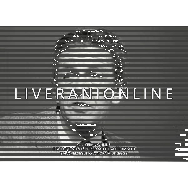 RETROSPETTIVA ENRICO BERLINGUER POLITICO NELLA FOTO ENRICO BERLINGUER AL CONGRESSO DEL PARTITO COMUNISTA ITALIANO A MILANO NELL\'ANNO 1983 AG ALDO LIVERANI SAS