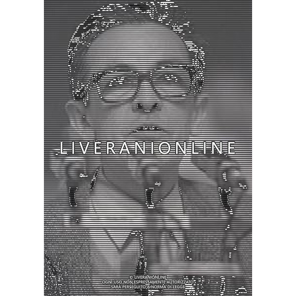 RETROSPETTIVA ENRICO BERLINGUER POLITICO NELLA FOTO ENRICO BERLINGUER AL CONGRESSO DEL PARTITO COMUNISTA ITALIANO A MILANO NELL\'ANNO 1983 AG ALDO LIVERANI SAS